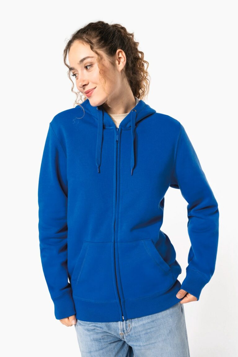 Femme portant la veste à capuche épaisse personnalisable K444 bleu royal